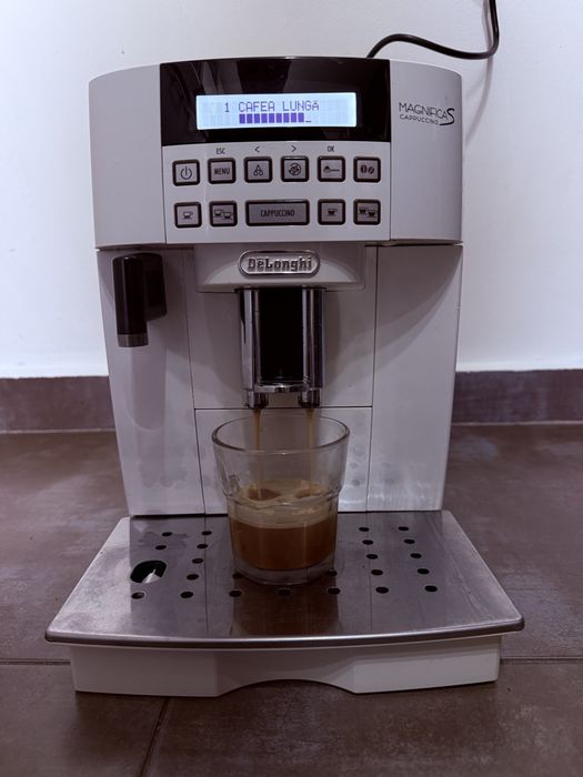 Expresor automat aparat cafea Delonghi magnifica S cadou cafea boabe Lavazza crema
