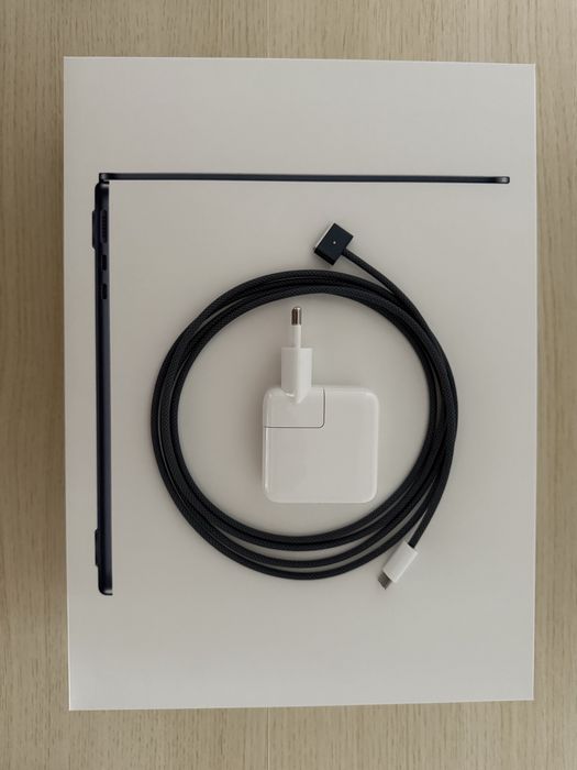 MacBook Air 13 M3 / 13" / 16GB / 512GB SSD / Midnight Blue / Baterie 100% / Impecabil