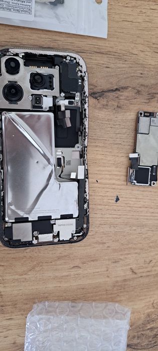Iphone 16 pro на части