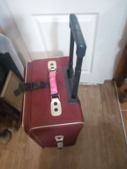 Разные чемоданы . Недорогие