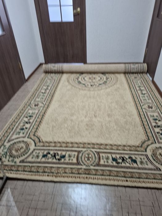 Продам ковер  в хорошем состояние