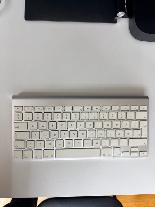 Tastatură Apple Wireless Keyboard A1314 Bluetooth – originală – stare foarte bună
