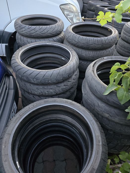Anvelope Moto  Michelin Continental Pirelli Metzeler Diferite dimensiuni Stare impecabilă.