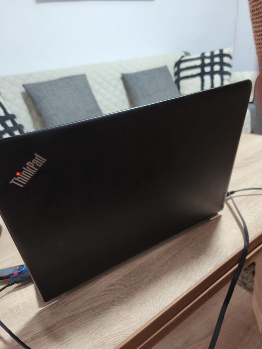 Vand o unitate incompleta si un laptop Lenovo