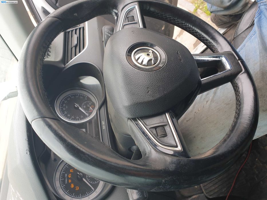Volan 3 Spite cu Comenzi FARA Airbag cu Uzura Skoda Octavia 3 2013 - 2020 Cod 5E0064241 [K4830]