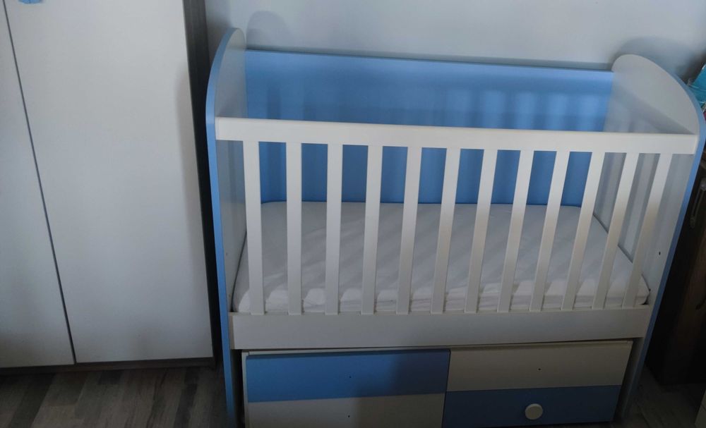 Детско дървено легло