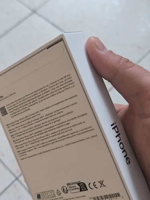 Продавам Iphone 16e ЧИСТО НОВ