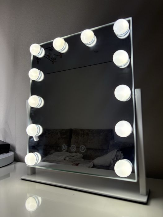 зеркало с лампочками
