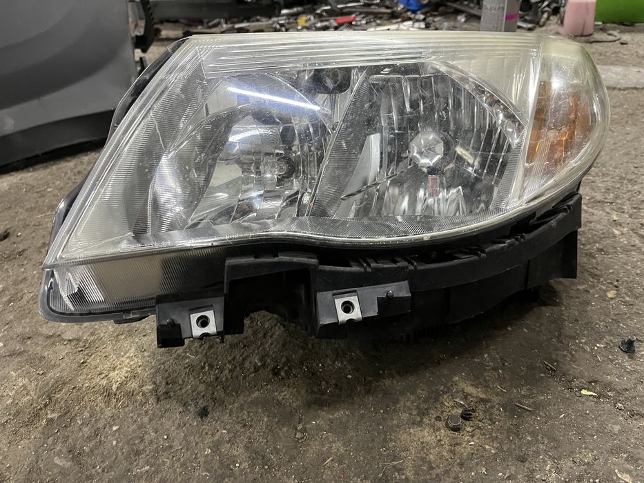 2 броя ляв фар Subaru Forester 3