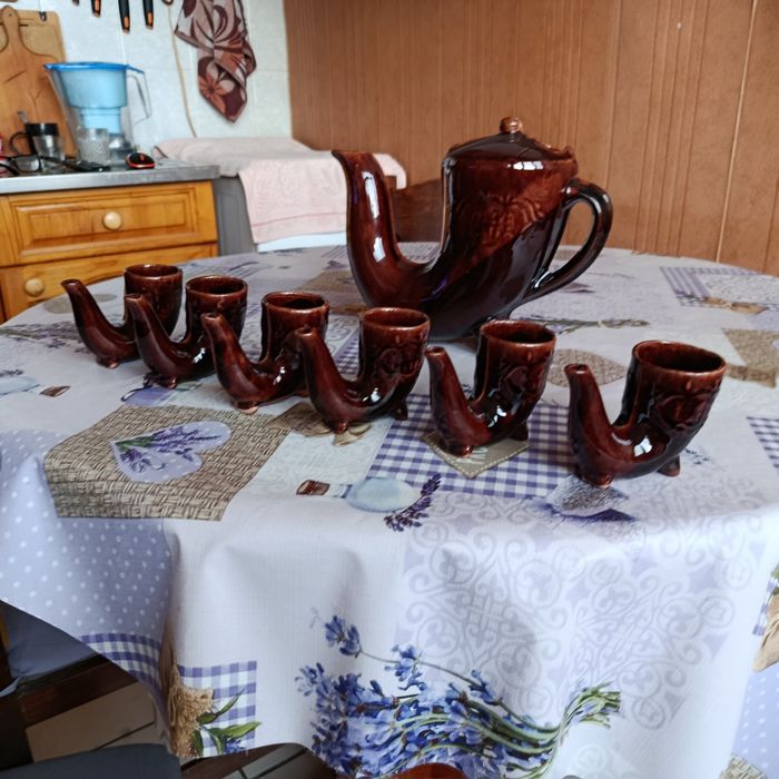 Продавам  сервиз за вино нов