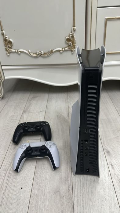 Ps5 slim на 1tb памяти 18 игр два джостика