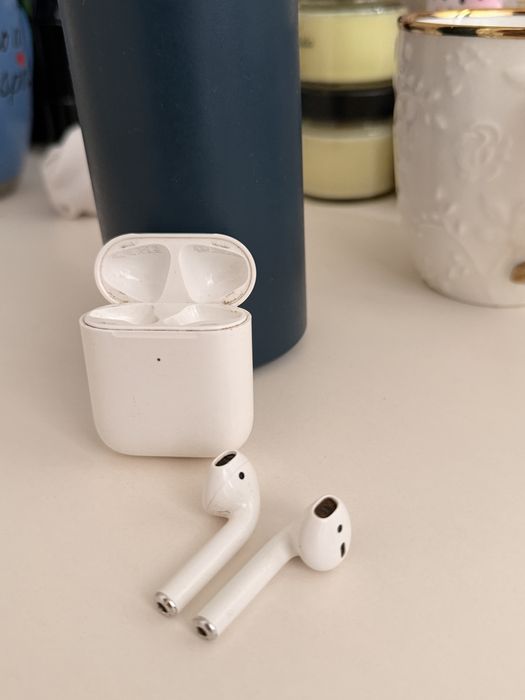 Продам наушники airpods