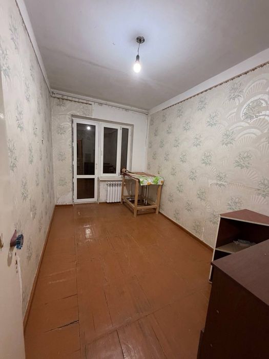 4х комнатная вдоль дороги с частичной обстановкой