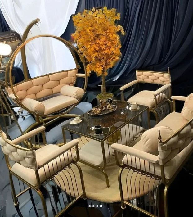 Канапе и две столчета