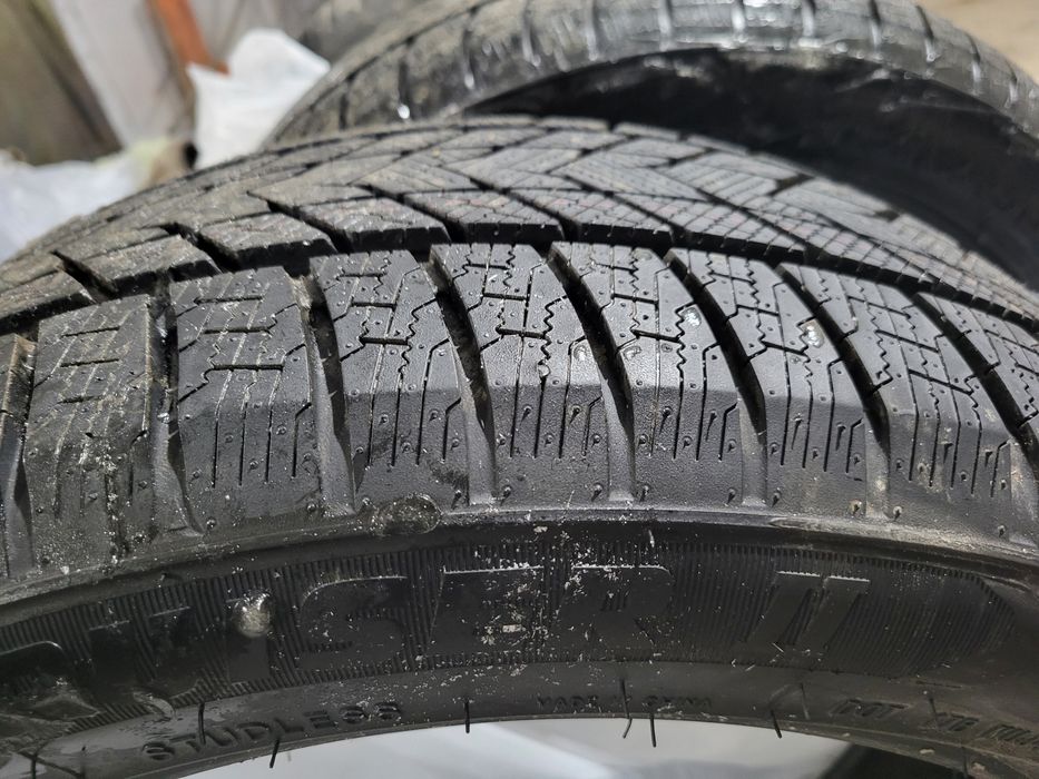 Продам Зимние Шины 245/45/19