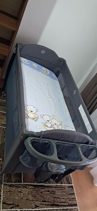 Vând pat pentru bebe