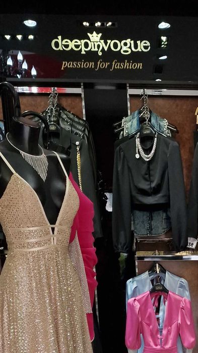 Vând Afacere – Magazin de Rochii de Lux în Centrul Devei