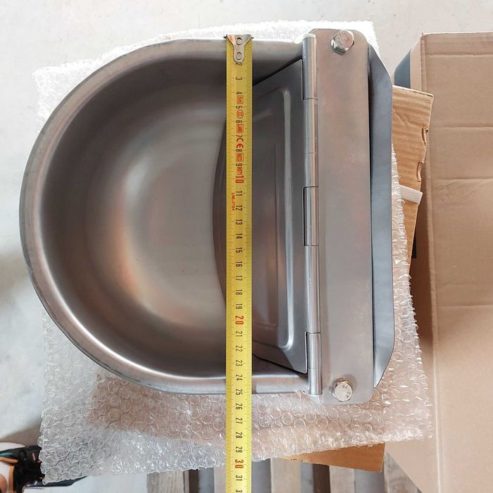 Автоматична поилка с купа от неръждаена стомана и обем от 2.5 литра