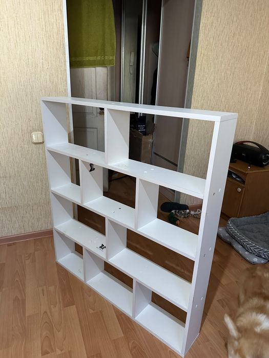 Полка для книг белая
