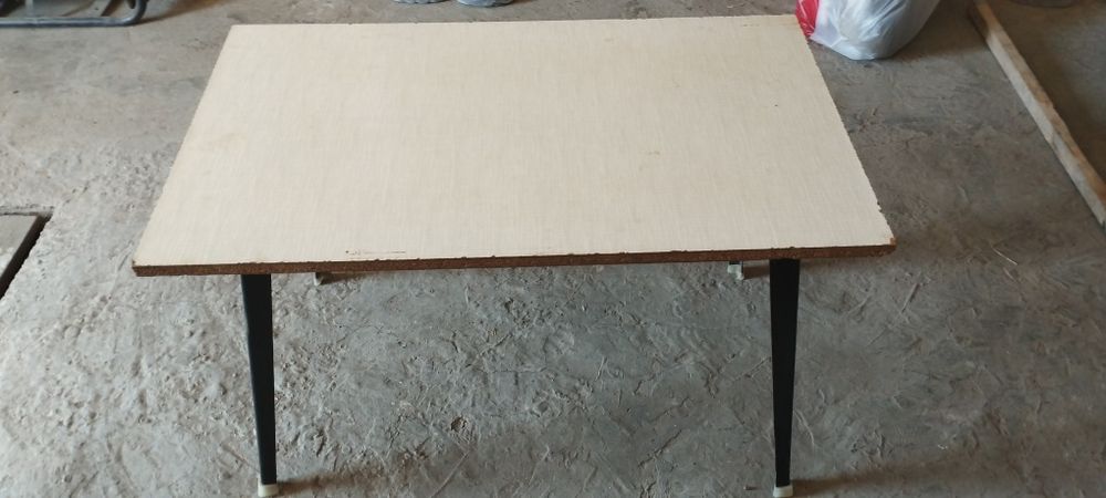 Продам столик журнальный