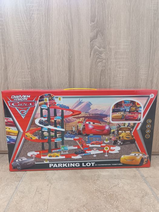 Паркинг Маккуин с 4 колички