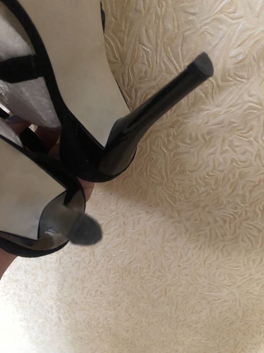 Босоножки GUESS замшевые