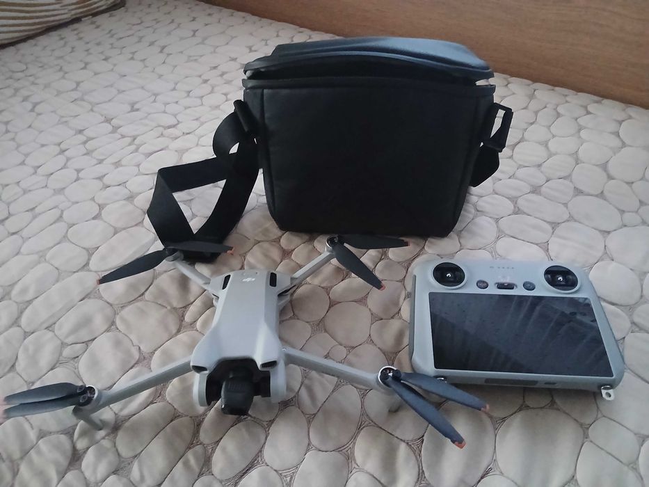 Продавам дрон DJI MINI 3