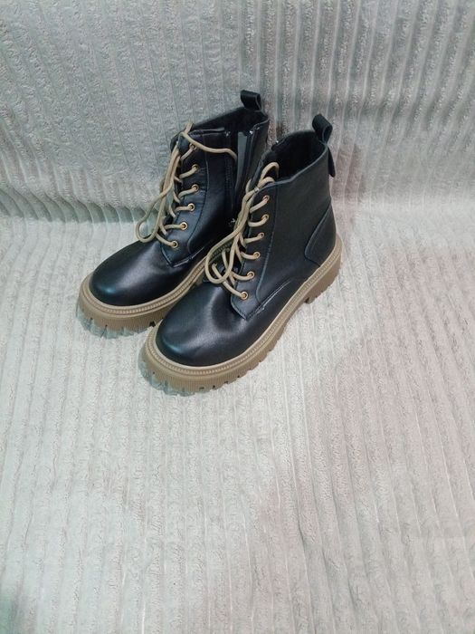 Продам весению ботинки уникс новое