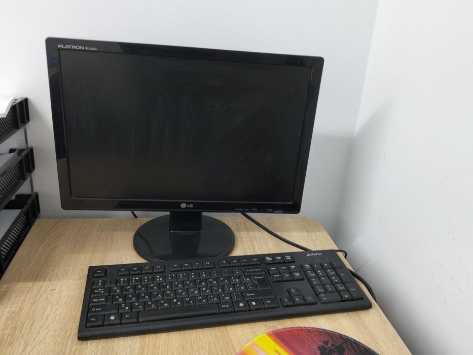 Stol Kompyuteri sistema bloki bilan ishlatilgan