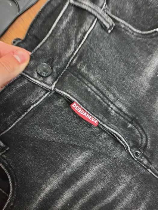 Vând blugi Dsquared