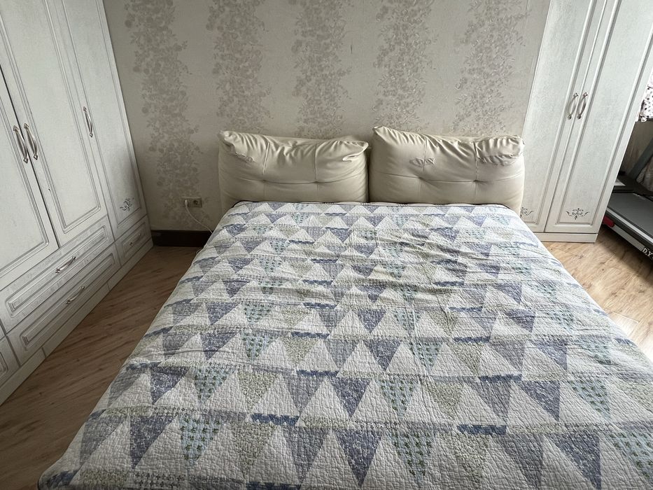 Продам кровать для спальни