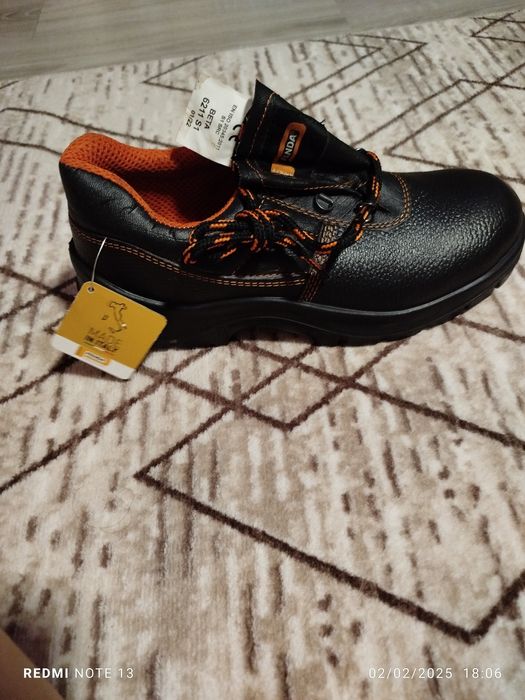 Работни обувки чисто нови 41 номер