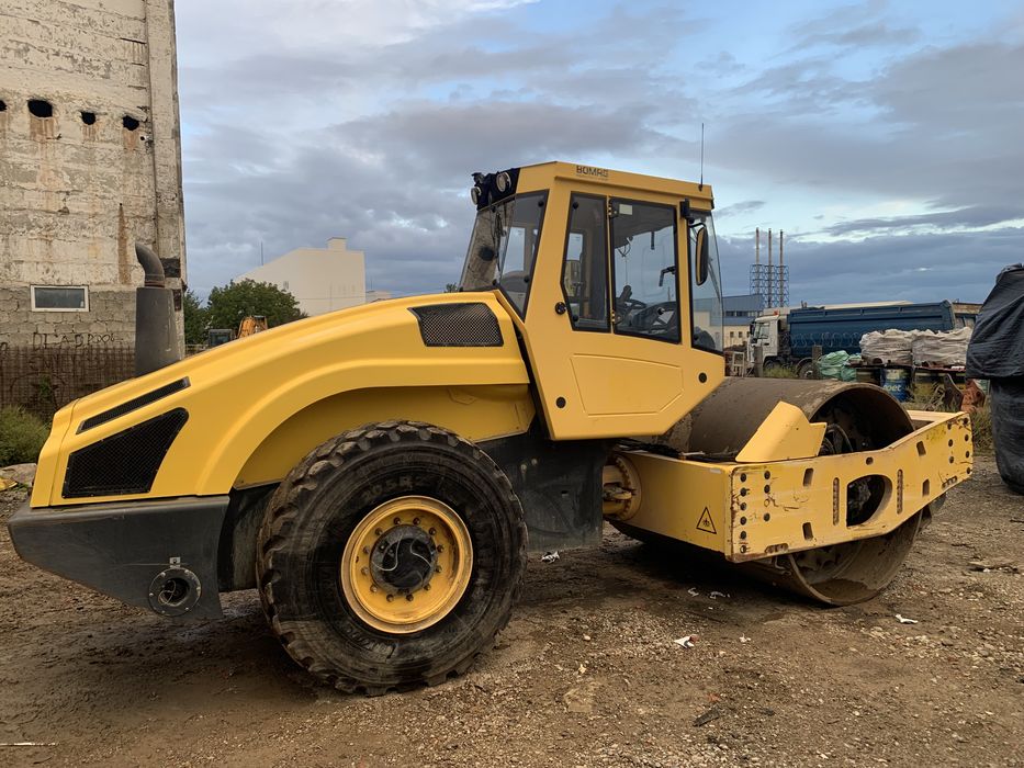 Inchiriez Compactor 20 tone Bomag 219