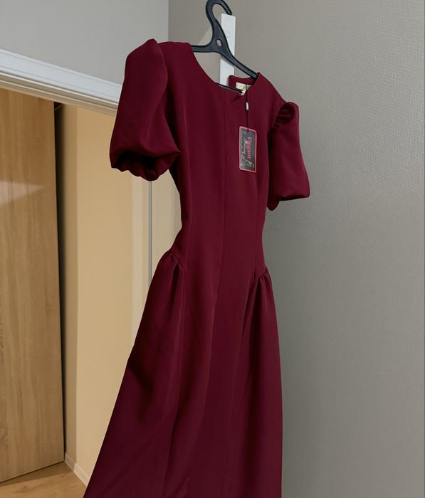 Вечернее платье с руковами буфами (новое)