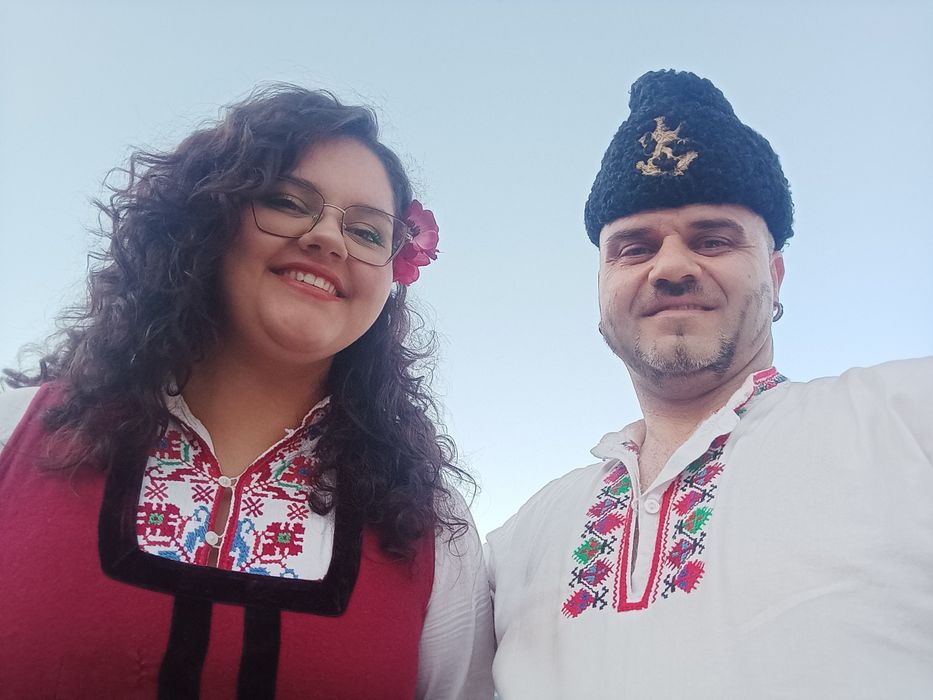 Гайдар и певица.