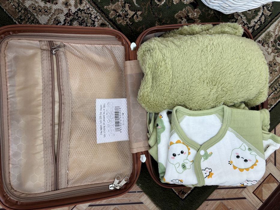 Набор одежда с чемоданом