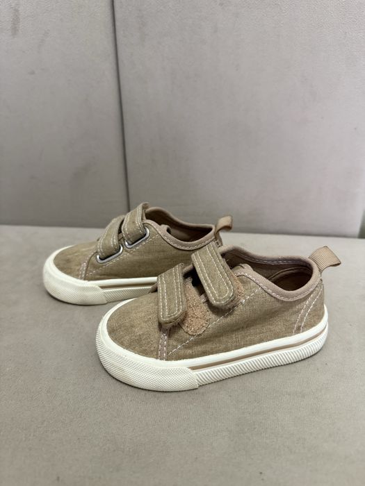 Vand tenisi H&M pt baietei