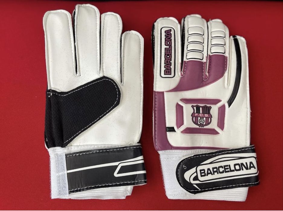 Вратарские перчатки