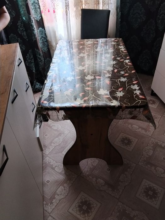 Продам стол в использовании пол года