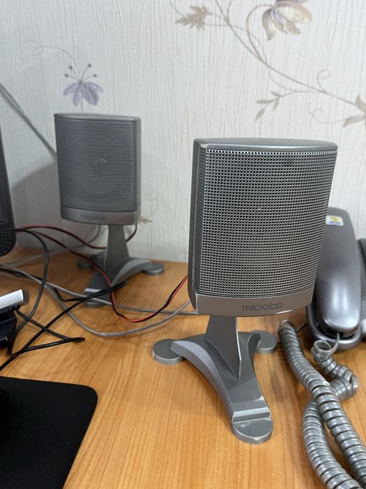 Компьютер с копмьютерным столом