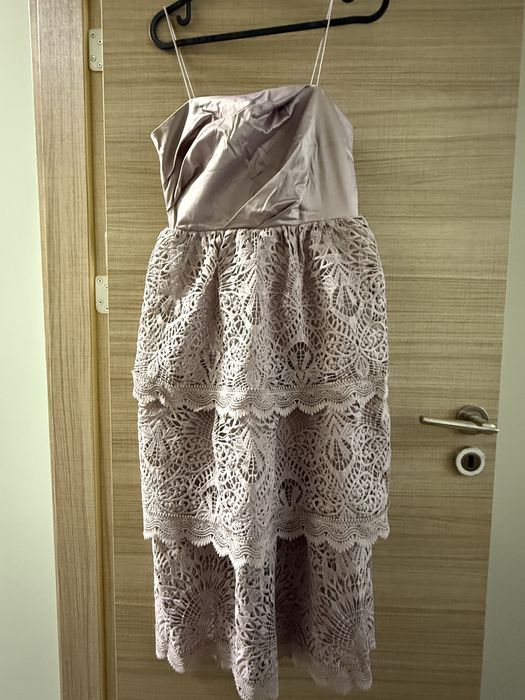 Коктейлна рокля Asos