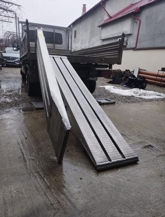 Rampe Aluminiu (ca noi, 2.5m) de încarcare utilaje