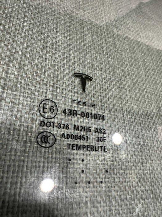 Предно дясно странично стъкло за Tesla Model S