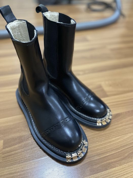 Женские сапоги срочно сотилади!!!