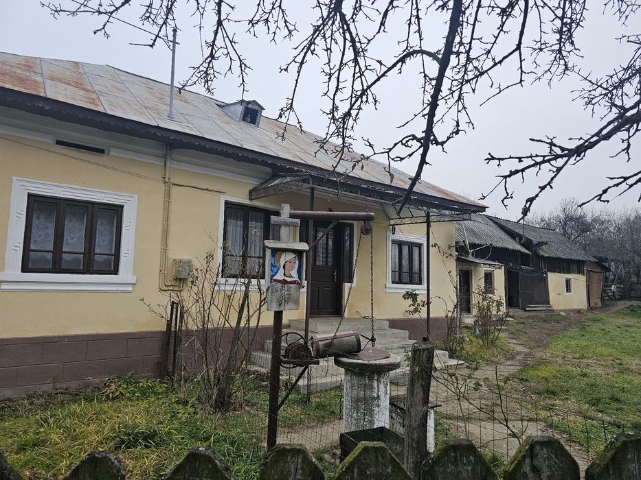 Vând casa și teren în Căpreni