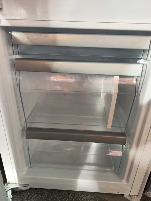 Хладилник с фризер за вграждане BAUKNECHT KGIL 180F2 P