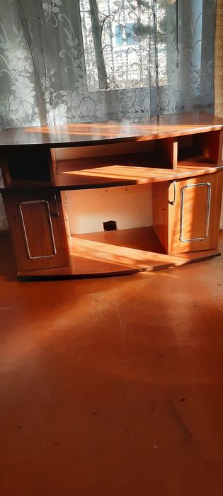 Продам тумбочку под телевизор