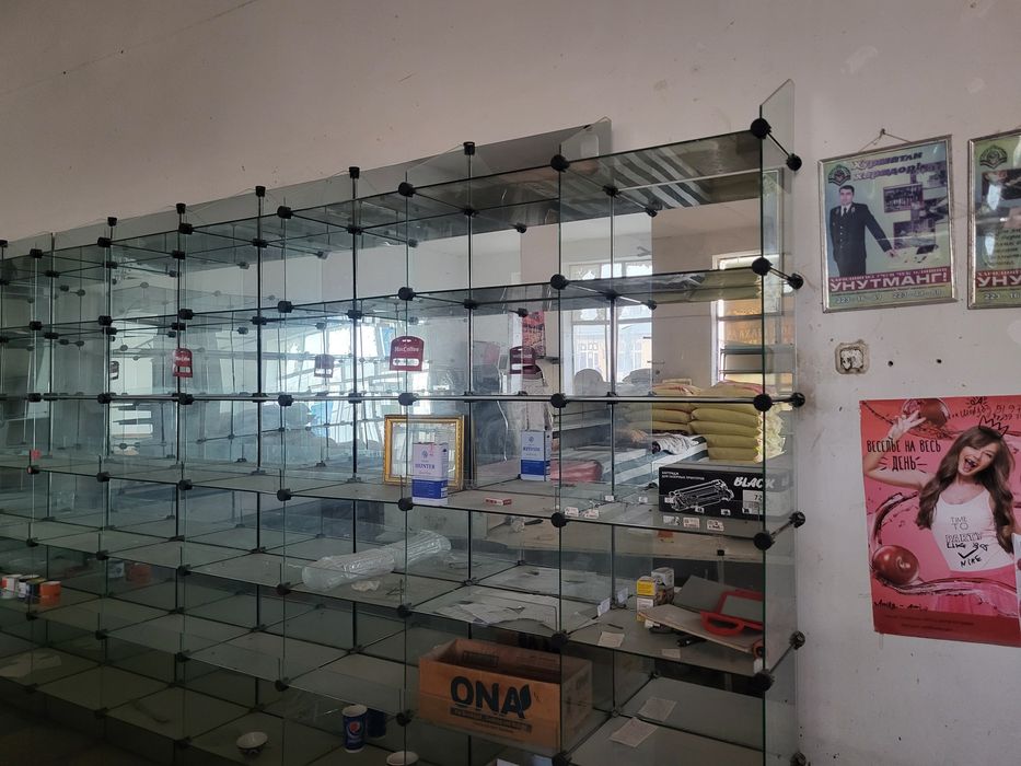 Sotiladi magazin uchun polkalar