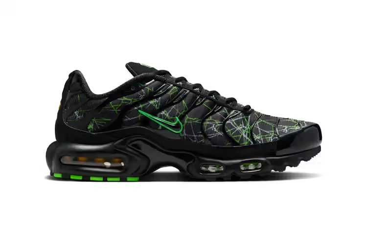 Nike Air Max Plus "Black/Green Strike"