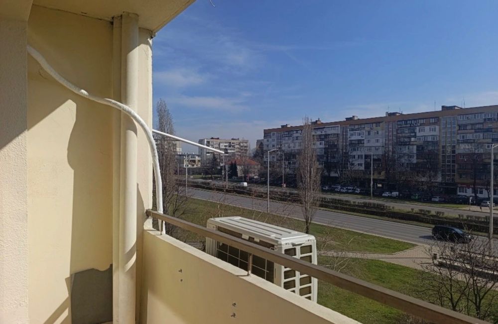 Тристаен апартамент под наем в Сухата река